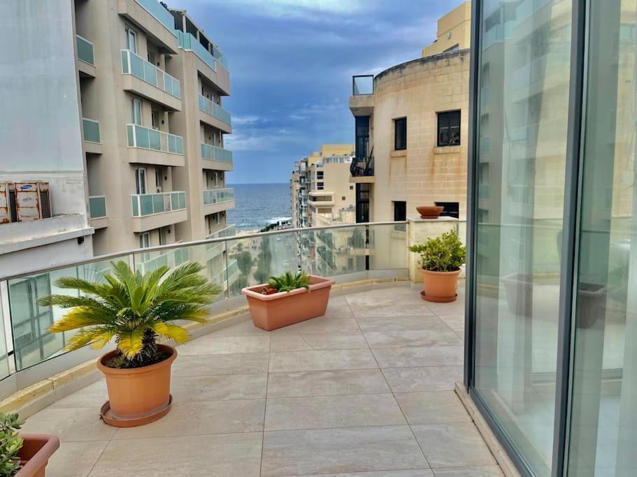 Sea View Penthouse In Tas-Sliema Appartamento Esterno foto