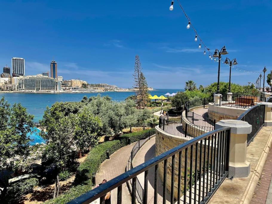 Sea View Penthouse In Tas-Sliema Appartamento Esterno foto