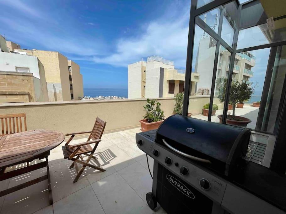 Sea View Penthouse In Tas-Sliema Appartamento Esterno foto