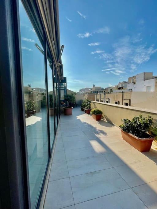 Sea View Penthouse In Tas-Sliema Appartamento Esterno foto